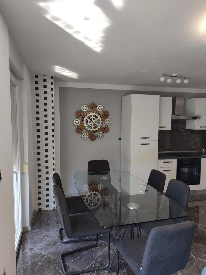 Modern Apartment Ana Ρόβινι Εξωτερικό φωτογραφία