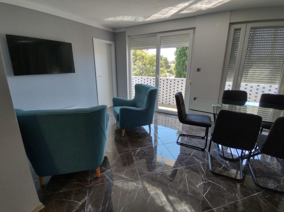 Modern Apartment Ana Ρόβινι Εξωτερικό φωτογραφία