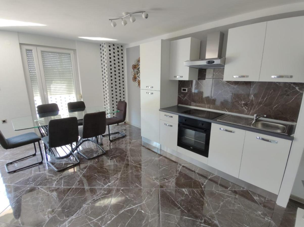 Modern Apartment Ana Ρόβινι Εξωτερικό φωτογραφία