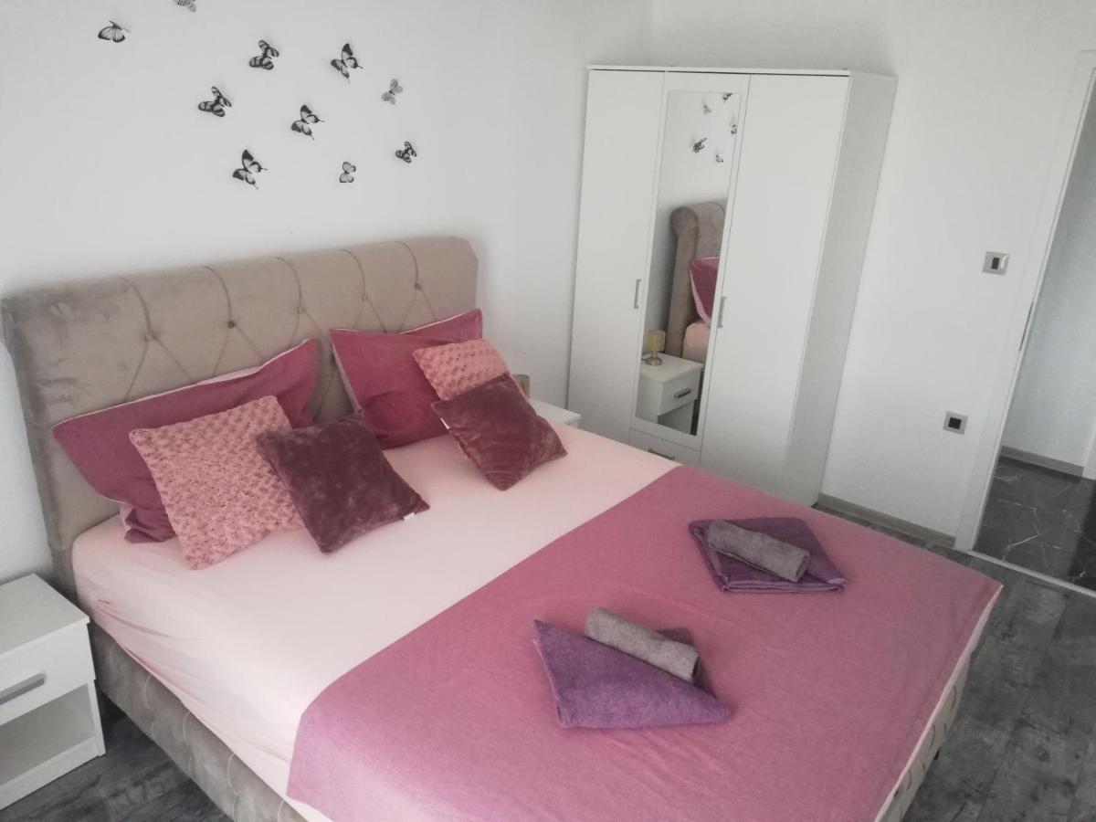 Modern Apartment Ana Ρόβινι Εξωτερικό φωτογραφία